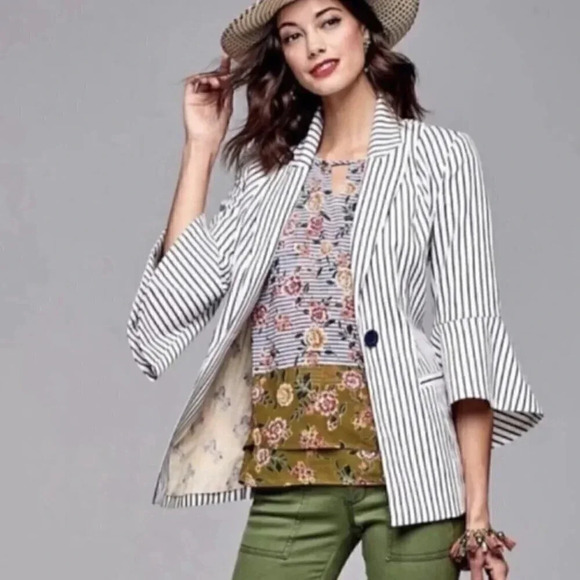 Cabi Size 4 White Striped Bell Sleeve Jacket Blazer Style 5295 - Picture 1 of 6